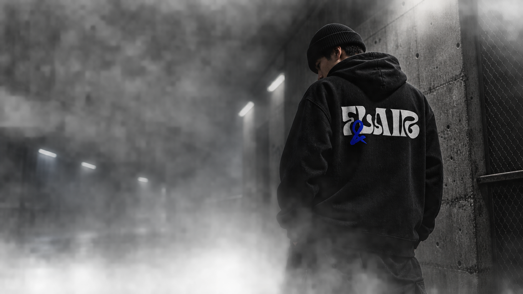 Финальная сцена: одежда, городская среда и знак Flair